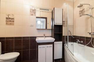 Апартаменты Apartment on Knyaza Romana 24 Львов Апартаменты с 3 спальнями-15