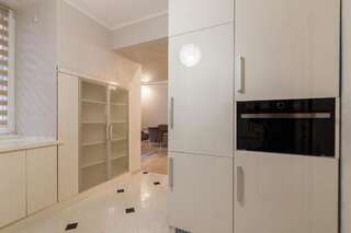 Апартаменты Apartment on Knyaza Romana 24 Львов Апартаменты с 3 спальнями-22