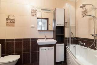 Апартаменты Apartment on Knyaza Romana 24 Львов Апартаменты с 3 спальнями-33